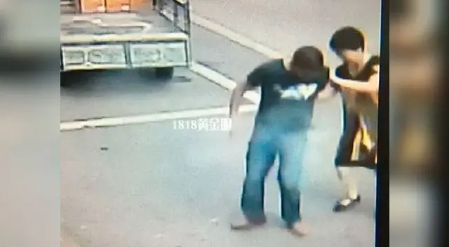 Momento de la explosión del dispositivo. La víctima quedó muy herida Momento de la explosión del dispositivo. La víctima quedó muy herida