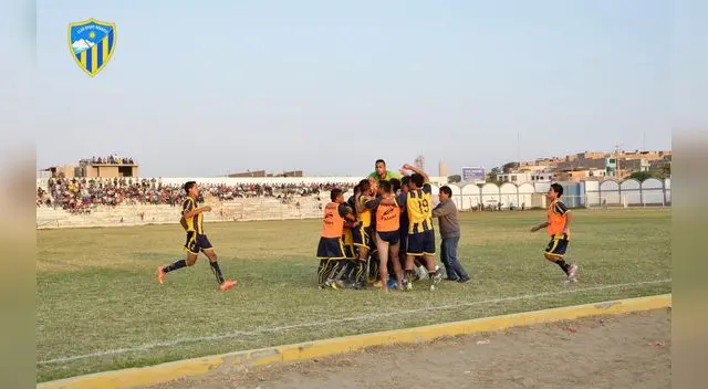 Celebración de gol del Sport Rosario perdía 3-0 e igualó 3-3 . FOTO: Club Sport Rosario