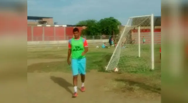 Acudió con policías a la práctica Acudió con policías a la práctica