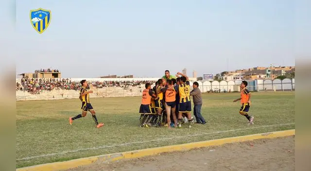 Celebración de Rosario por el gol anotado. 