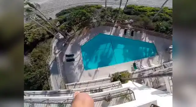 Hombre se lanza desde el quinto piso de un hotel y lo graba todo (VIDEO) Hombre se lanza desde el quinto piso de un hotel y lo graba todo (VIDEO)