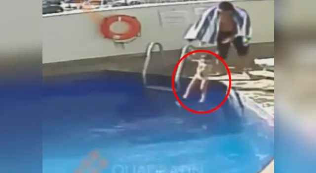 La menor no podía mantenerse a flote y luchaba por su vida 