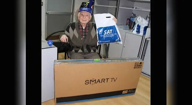 Anciano que fue a pagar el SAT se ganó un televisor de 40 pulgadas Anciano que fue a pagar el SAT se ganó un televisor de 40 pulgadas