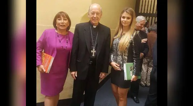 Mamá de Renzo Costa,Monseñor Cipriano y Brunella Horna Mamá de Renzo Costa,Monseñor Cipriano y Brunella Horna