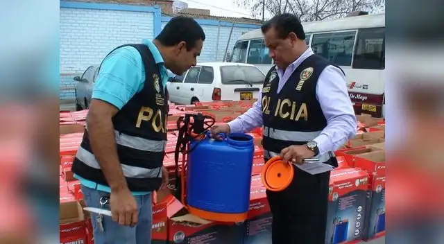 La Policía verifica la mercadería incautada La Policía verifica la mercadería incautada