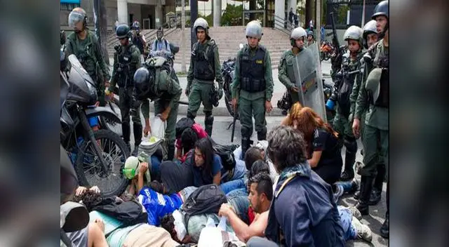 Detenidos alegan que no hay alimentos Detenidos alegan que no hay alimentos