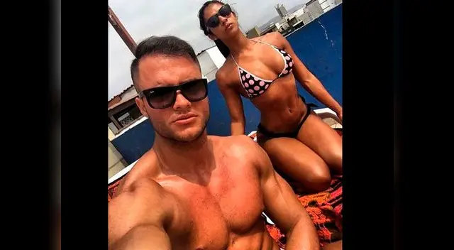 Pareja se baña en aceite