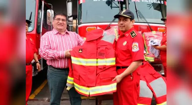 Importante donativo para los bomberos de La Victoria