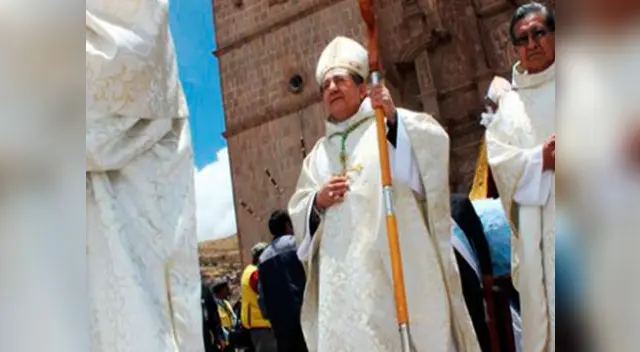 Obispo de Puno, Jorge Carrión Pavlich es investigado por jalar las orejas a un menor de ocho años Obispo de Puno, Jorge Carrión Pavlich es investigado por jalar las orejas a un menor de ocho años