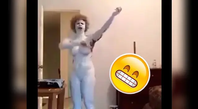 Mujer afroamericana se pinta de blanco para "salvar su vida" Mujer afroamericana se pinta de blanco para "salvar su vida"