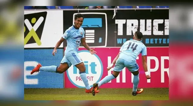 celebracion de Tapia y se une su compañero Yordy Croux celebracion de Tapia y se une su compañero Yordy Croux