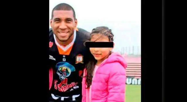 Carmona y su menor hija Carmona y su menor hija