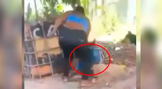 La mujer pateó a su hijo en el suelo en más de una ocasión 