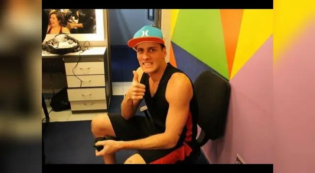 Está tranquilo y solo desea seguir adelante Está tranquilo y solo desea seguir adelante