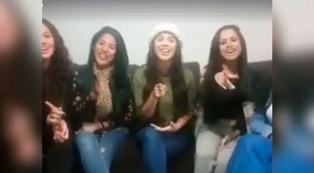 La salsera comienza a sonreír. La salsera comienza a sonreír.