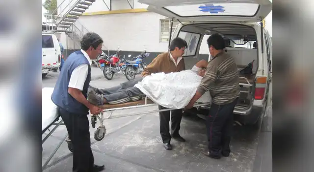 Quispe Cárdenas fue llevado en ambulancia al hospital.