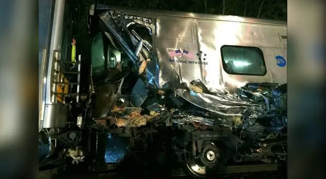 Daño causado en el tren tras descarrilarse