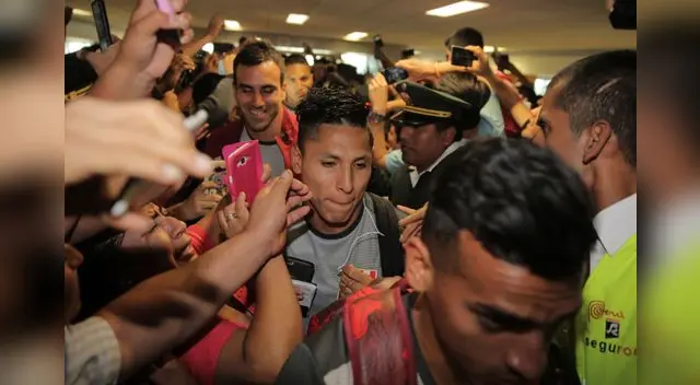 La selección recibió una despedida multitudinaria