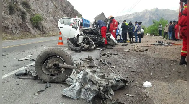 Así quedó el auto que fue embestido por el bus de la empresa Libertad. Así quedó el auto que fue embestido por el bus de la empresa Libertad.