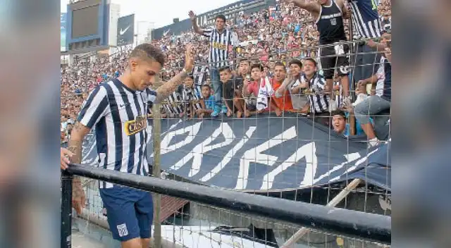 el depredador saluda a los hinchas cuando vistió la blanquiazul en un partido de exhibición. Espera jugar oficialmente por el club de sus amores antes de poner punto final a su carrera. el depredador saluda a los hinchas cuando vistió la blanquiazul en un partido de exhibición. Espera jugar oficialmente por el club de sus amores antes de poner punto final a su carrera.