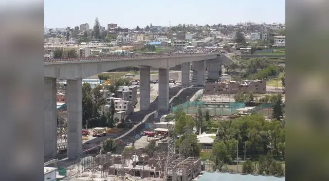 Desde este puente se arrojó la estudiante de enfermería. Desde este puente se arrojó la estudiante de enfermería.