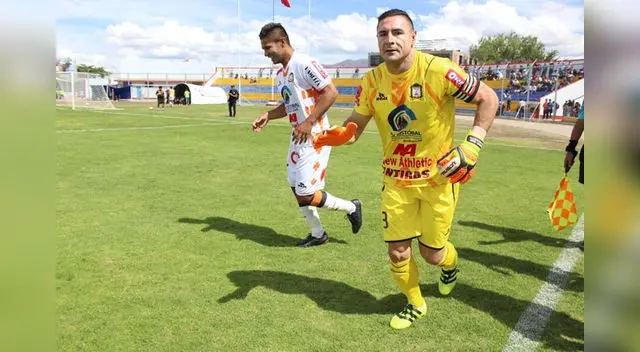 El portero paraguayo Mario Villasanti abrió el camino del triunfo ante UTC