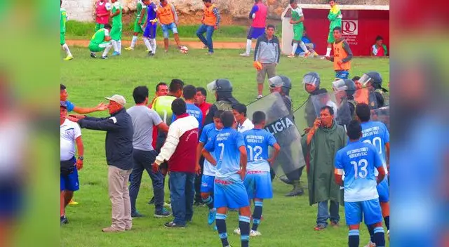 Los jugadores del San José le reclaman al juez por su parcializado trabajo