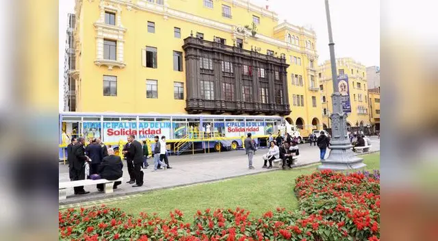 Hospitales móviles de la Solidaridad en la Plaza de Armas de Lima Hospitales móviles de la Solidaridad en la Plaza de Armas de Lima
