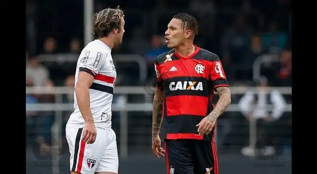 Diego Lugano y Paolo Guerrero en aquel partido donde tuvieron roces