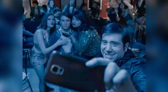 La familia se reúne para celebrar un cumpleaños en... ¿un prostíbulo? La familia se reúne para celebrar un cumpleaños en... ¿un prostíbulo?