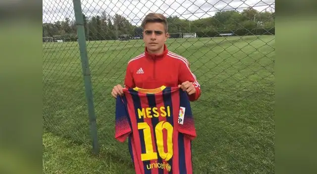 Joaquin Messi con la camiseta de su ídolo
