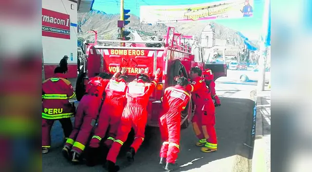 Los hombres de rojo no tienen bomba en donde descansar