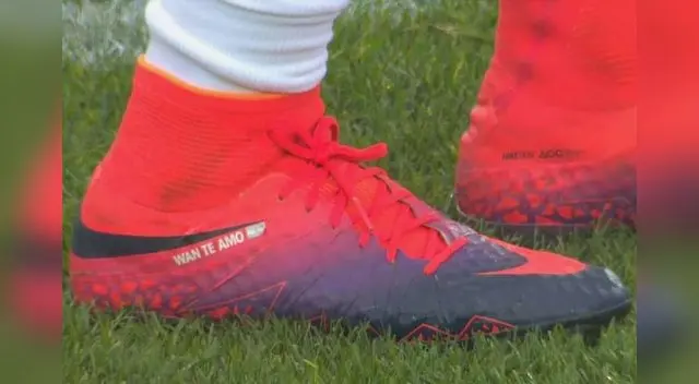 Icardi saltó al campo con estos chimpunes