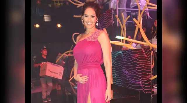 Karen Schwarz, conductora de televisión Karen Schwarz, conductora de televisión