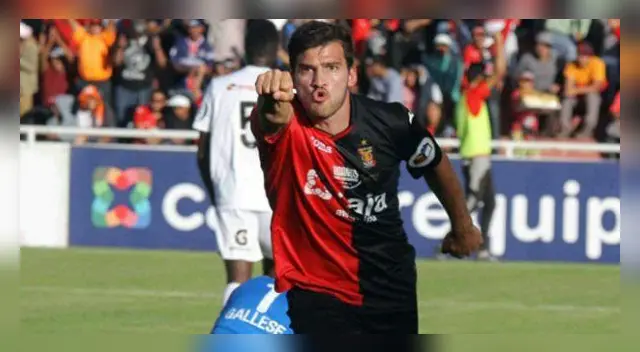 Cuesta festeja tras marcar de penal