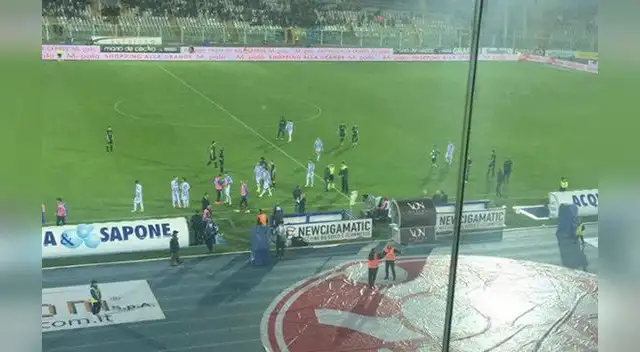 Se suspendió unos minutos el encuentro de la Liga italiana