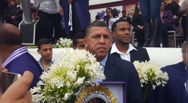 Universitario homenajeó el Señor de los Milagros