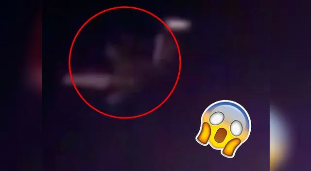 Extraño objeto de cuatro brazos es grabado Extraño objeto de cuatro brazos es grabado