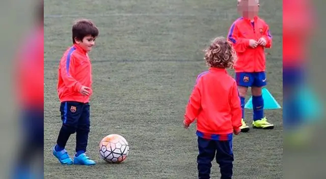 El pequeño le sigue los pasos a su padre