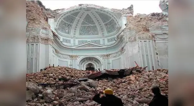 Se derrumba catedral durante poderoso terremoto en Italia