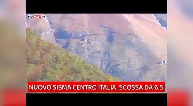 Terremoto en Italia causa profunda grieta en una montaña