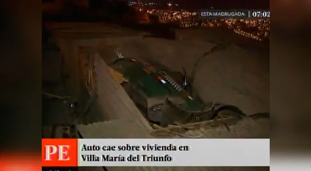 vehículo cayó sobre una vivienda en Villa María del Triunfo vehículo cayó sobre una vivienda en Villa María del Triunfo
