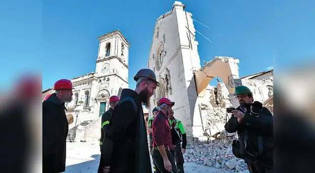 más de 15 mil damnificados en el centro de italia tras el terremoto de 6.5 grados que remeció el centro