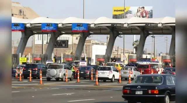 Delincuentes abandonaron vehículo usado para robar garitas en descampado en Villa El Salvador