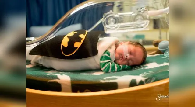 Bebé disfrazado de batman.