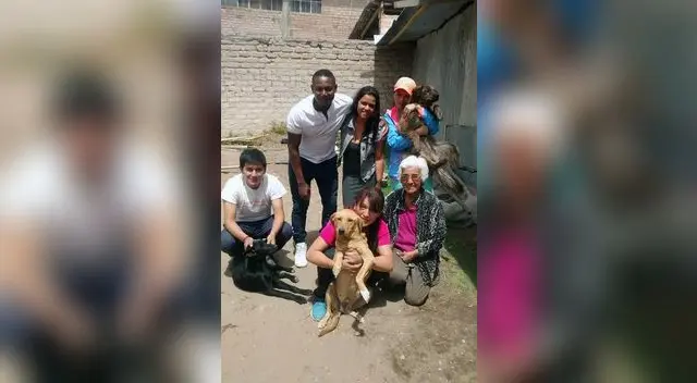 Valoyes junto a sus esposa  Luisa Ángel llegó