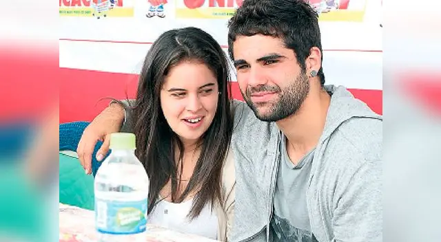 Miradas cómplices y muestras de cariño evidencian que se gustan Miradas cómplices y muestras de cariño evidencian que se gustan