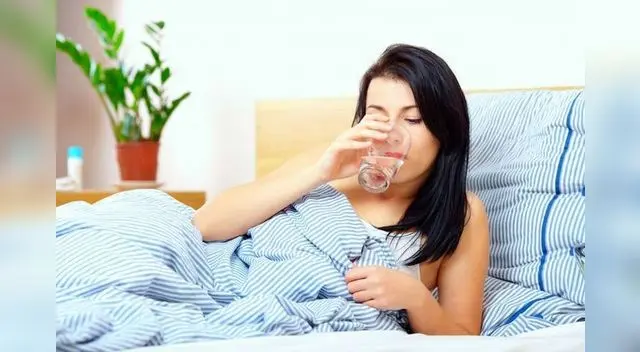 Beneficios de tomar agua en ayuna.