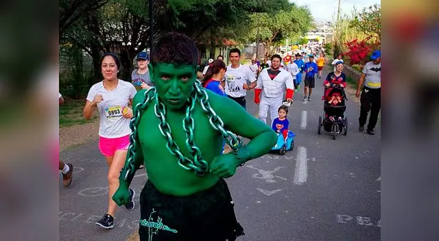 Mexicano conmueve al revelar por qué se disfraza de Hulk Mexicano conmueve al revelar por qué se disfraza de Hulk