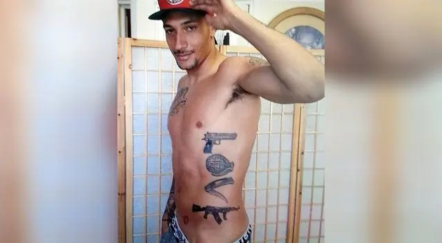 Jay Bothroyd escribió la palabra amor con armas